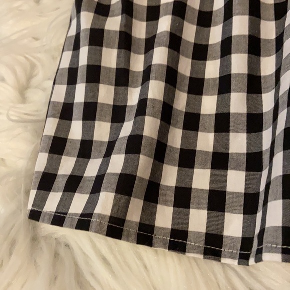 Black/white Gingham ruffle tank ❤️ - Picture 2 of 6